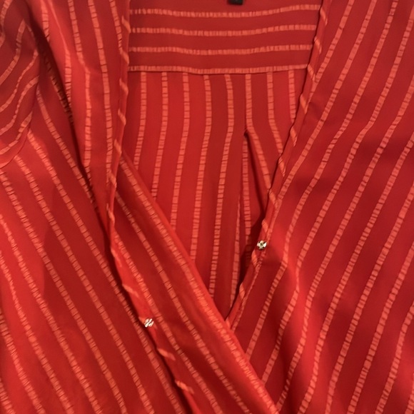 BCBGMaxazria Venetian Red Long Sleeve High Low Surplus Blouse Size Small EUC - Picture 6 of 7